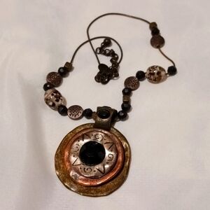 Ladies necklace with different color stones